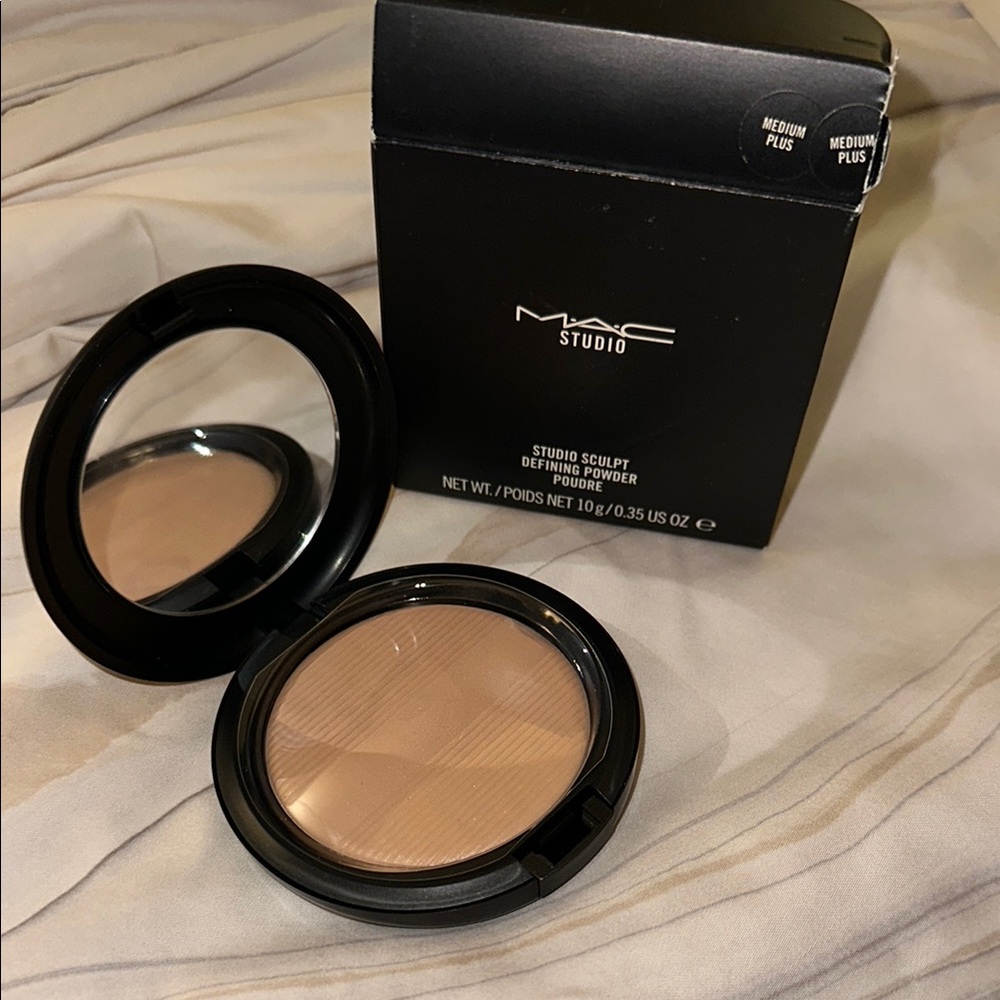 MAC Cosmetics Studio Sculpt Defining Powder - Medium Plus New In Box